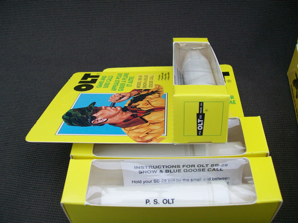 Olt Model SB-29 Snow & Blue Goose Calls - 6 in Original Display Case (F27)