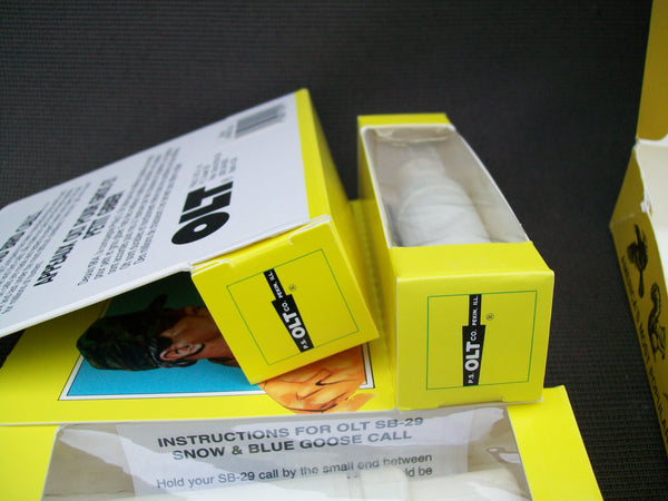 Olt Model SB-29 Snow & Blue Goose Calls - 6 in Original Display Case (F27)